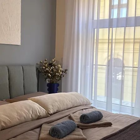 Konštantínka By Atlas Apartamento