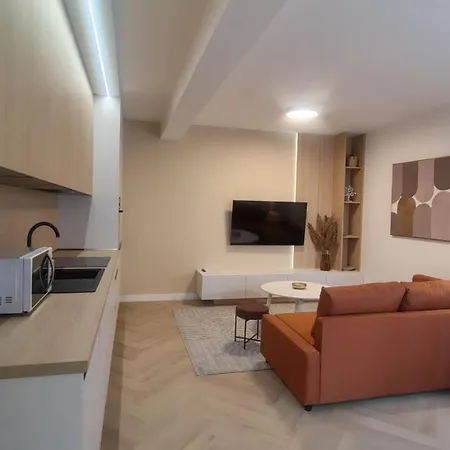 Konštantínka By Atlas Apartamento *