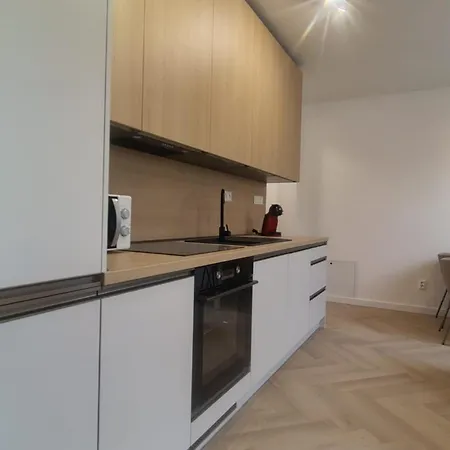 Konštantínka By Atlas Apartamento *